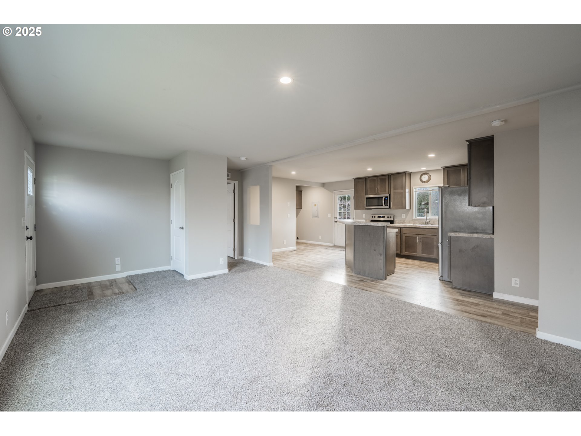 2560 Brown Road Northeast Salem, OR 97305 - Photo 4 of 30