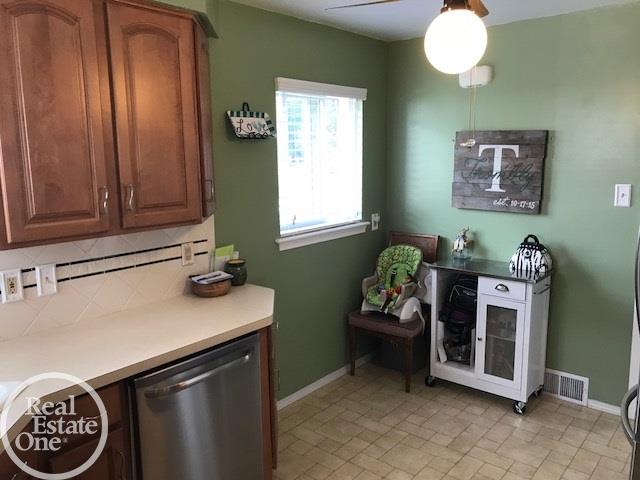 1118 West 13 Mile Road Royal Oak, MI 48073 - Photo 24 of 33