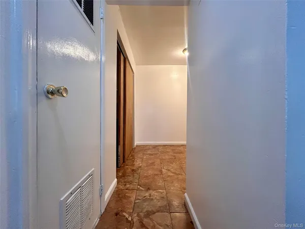 $1,850 | 9 Wyndover Woods Lane, Unit 23, White Plains, NY 10603