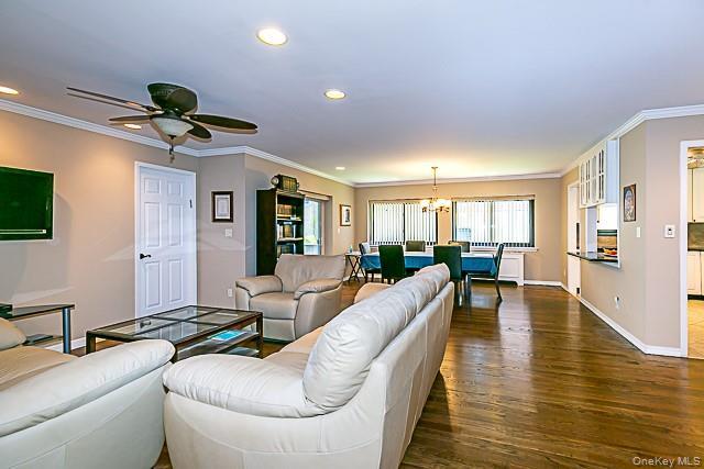 21 Canterbury Road Great Neck, NY 11021 - Photo 3 of 28