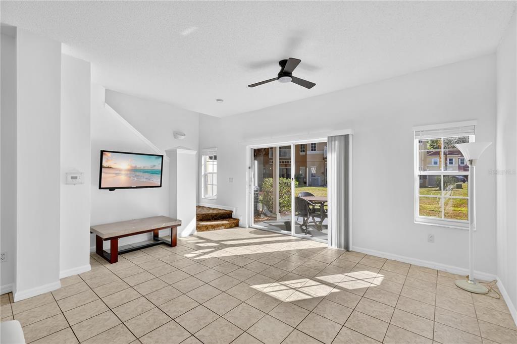 1070 Park Ridge Circle Kissimmee, FL 34746 - Photo 4 of 36 a living room with furniture