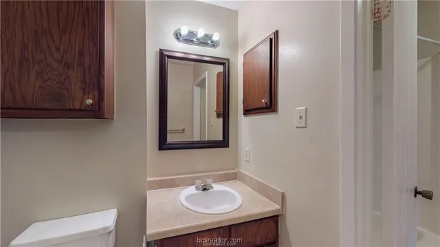 $950 | 317 Manuel Drive, Unit B, College Station, TX 77840