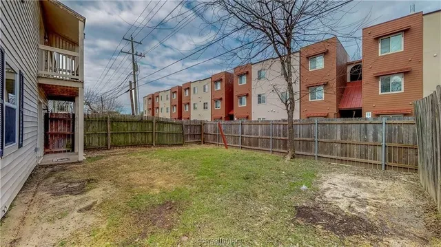 $950 | 317 Manuel Drive, Unit B, College Station, TX 77840