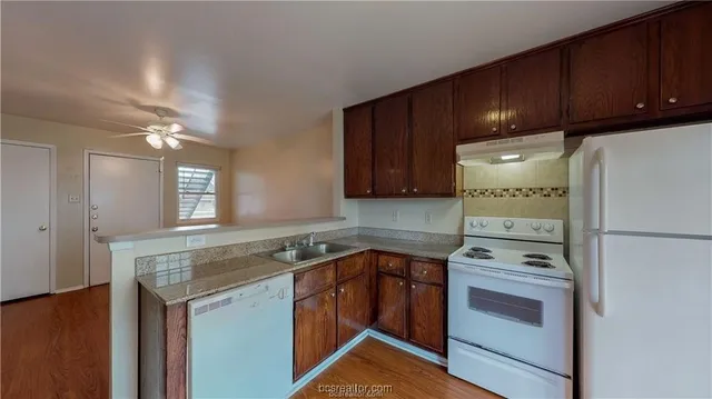 $950 | 317 Manuel Drive, Unit B, College Station, TX 77840