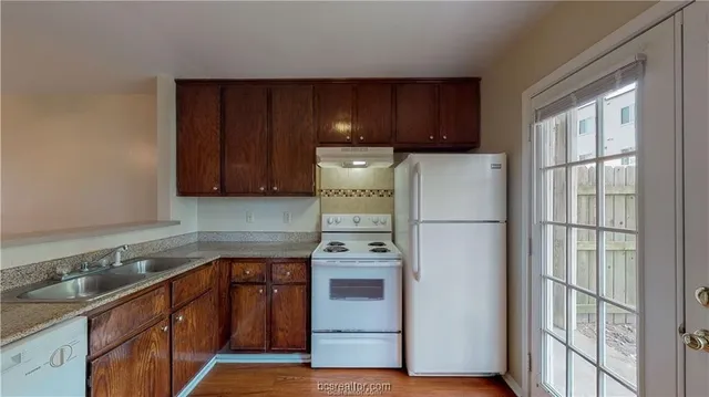 $950 | 317 Manuel Drive, Unit B, College Station, TX 77840