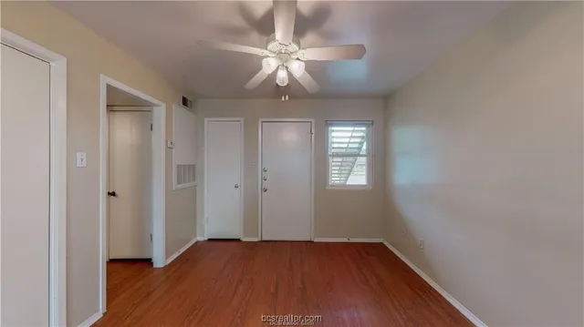 $950 | 317 Manuel Drive, Unit B, College Station, TX 77840