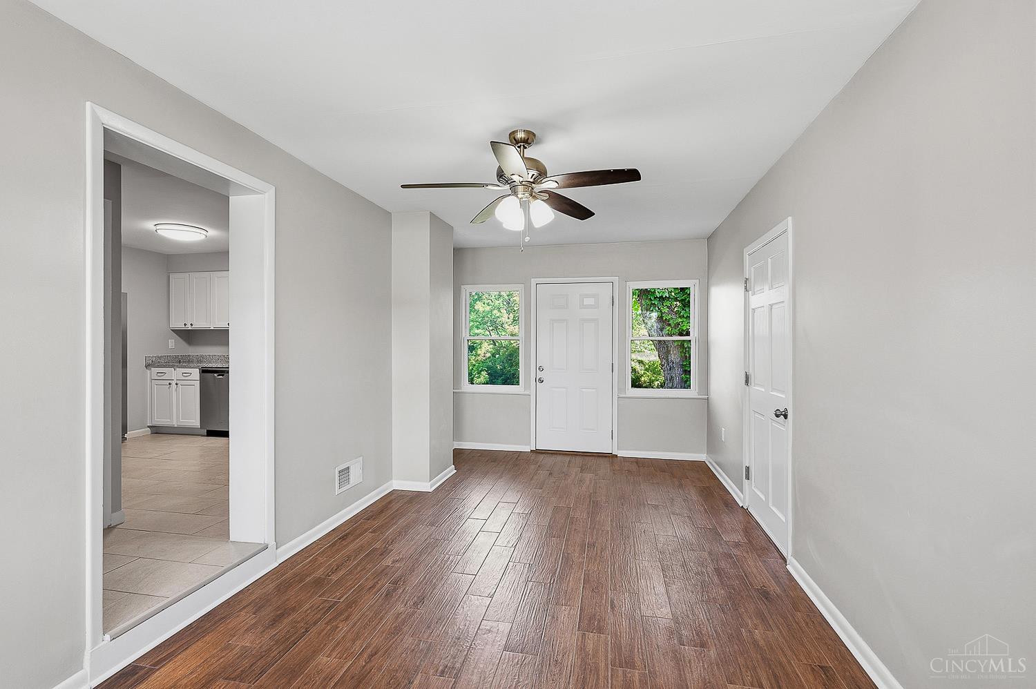 6718 Springdale Road Cincinnati, OH 45247 - Photo 8 of 34
