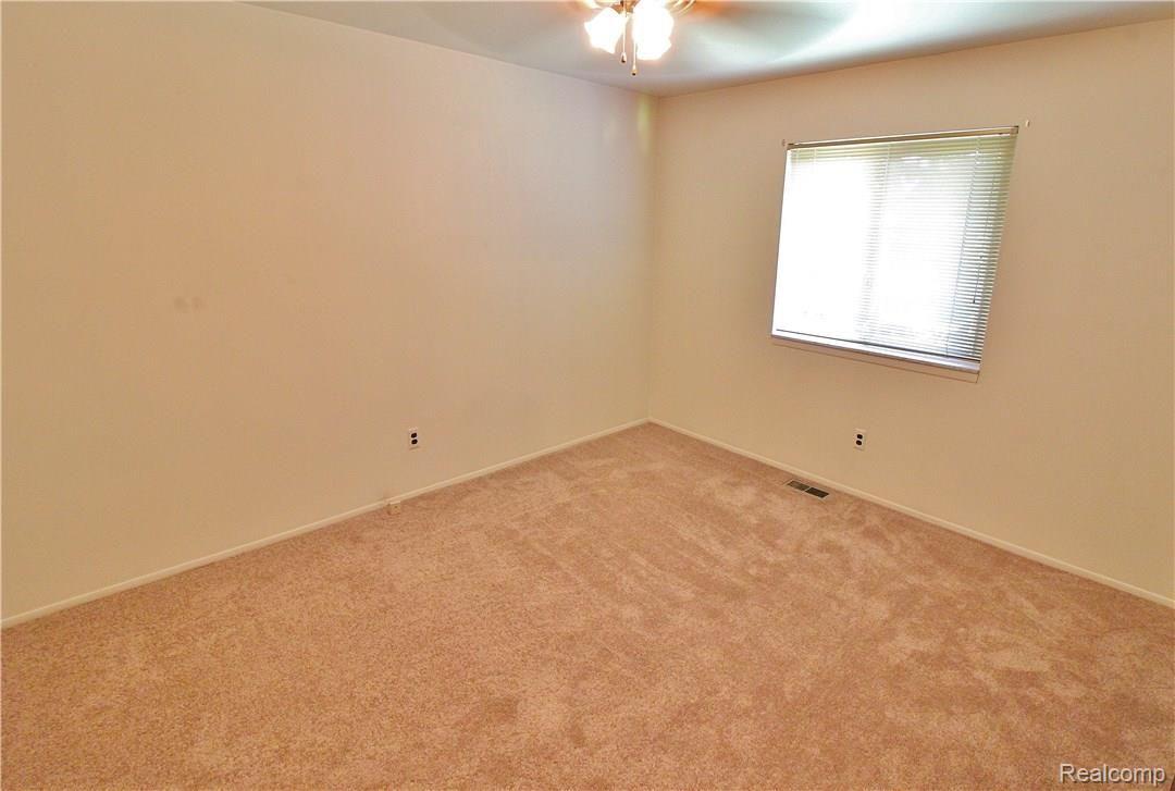 446 Coldiron Drive Rochester, MI 48307 - Photo 20 of 31 IMG_2114.JPG