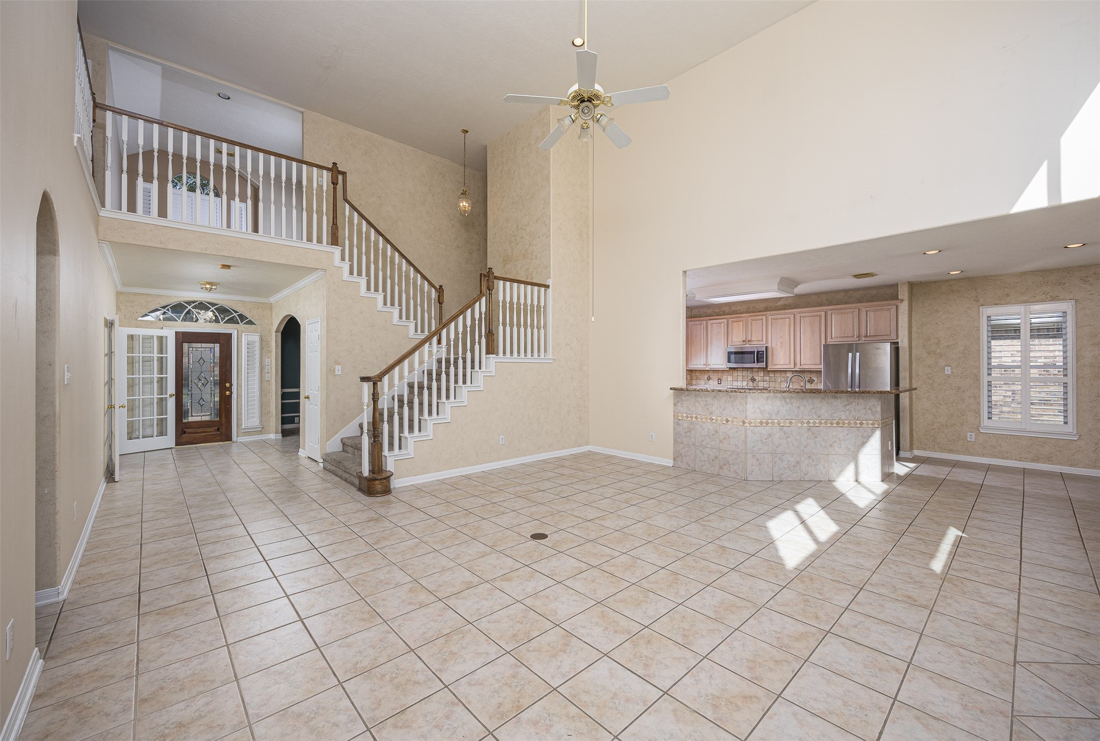 2802 Mossy Log Court Houston, TX 77084 - Photo 9 of 20 Two-story ceiling