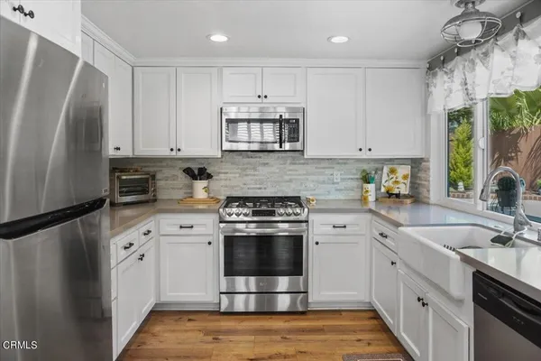 $869,900 | 472 Madreselva Court, Camarillo, CA 93012