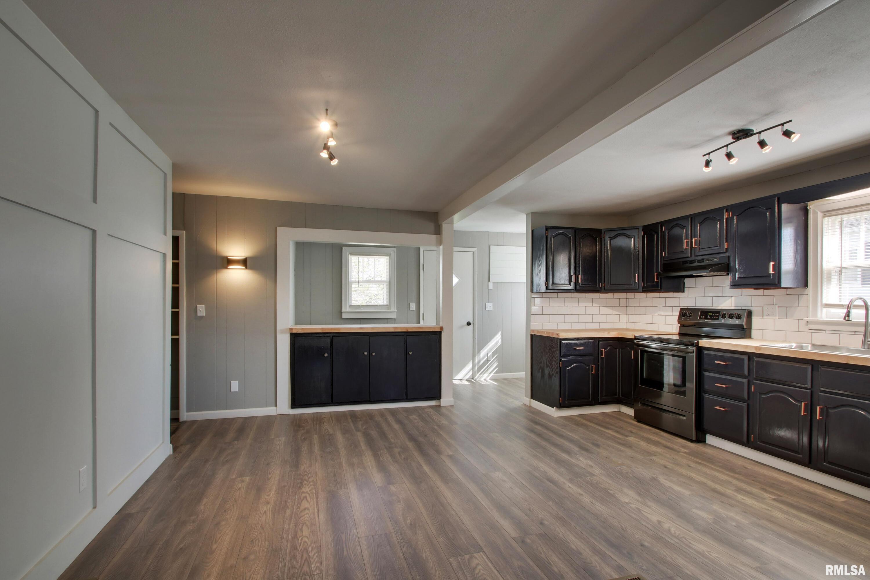 216 Smith Street Ursa, IL 62376 - Photo 3 of 17