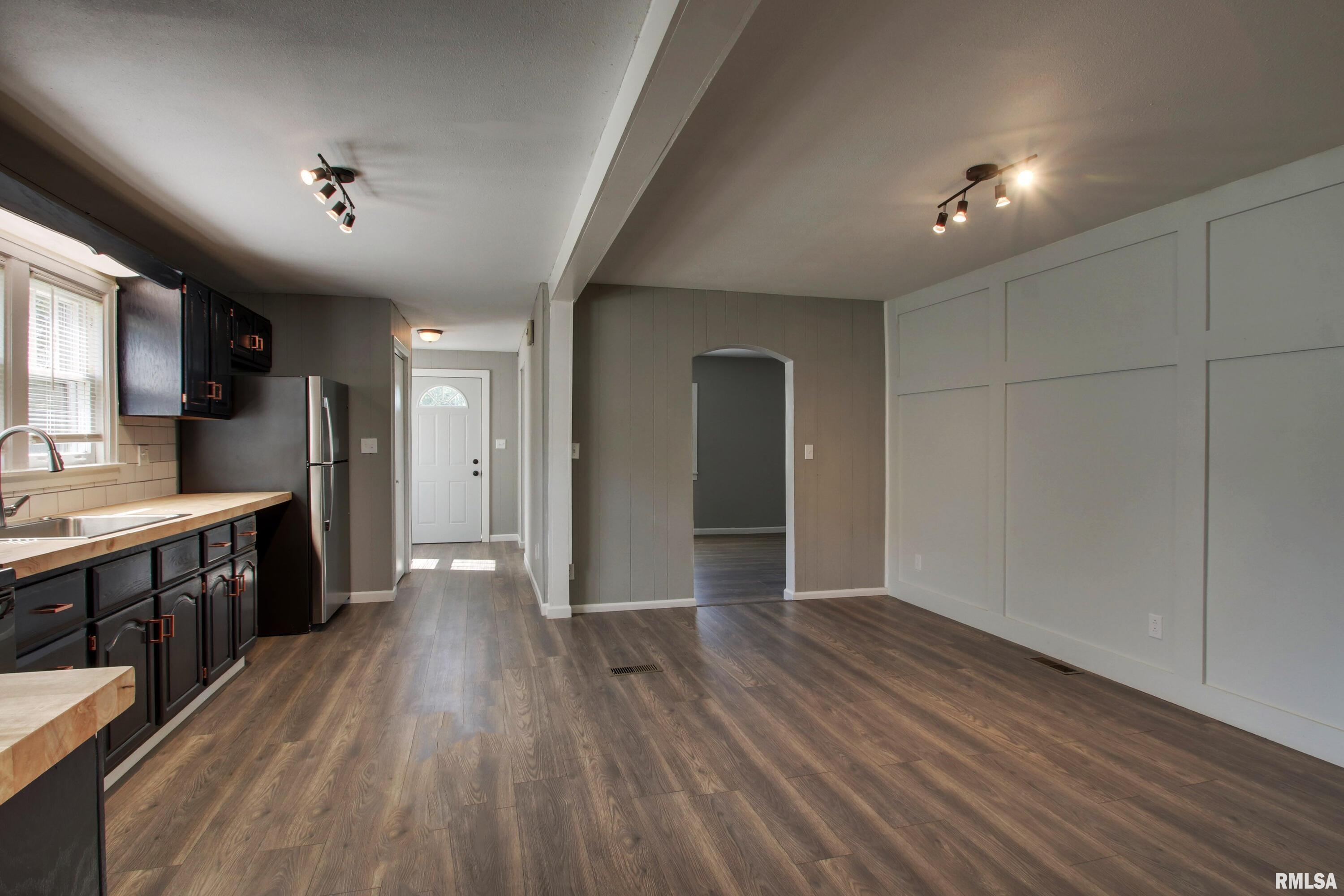 216 Smith Street Ursa, IL 62376 - Photo 5 of 17