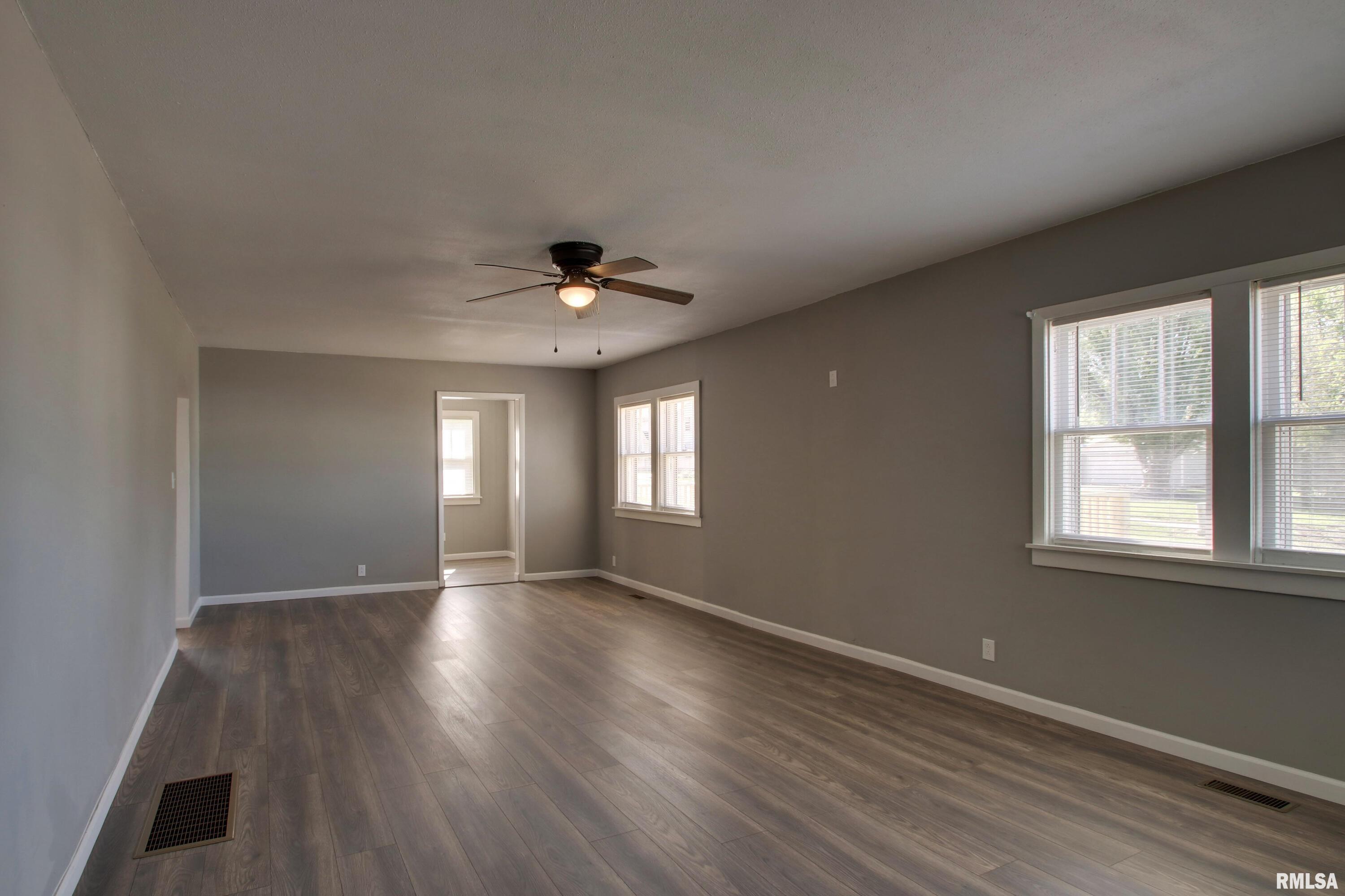 216 Smith Street Ursa, IL 62376 - Photo 6 of 17