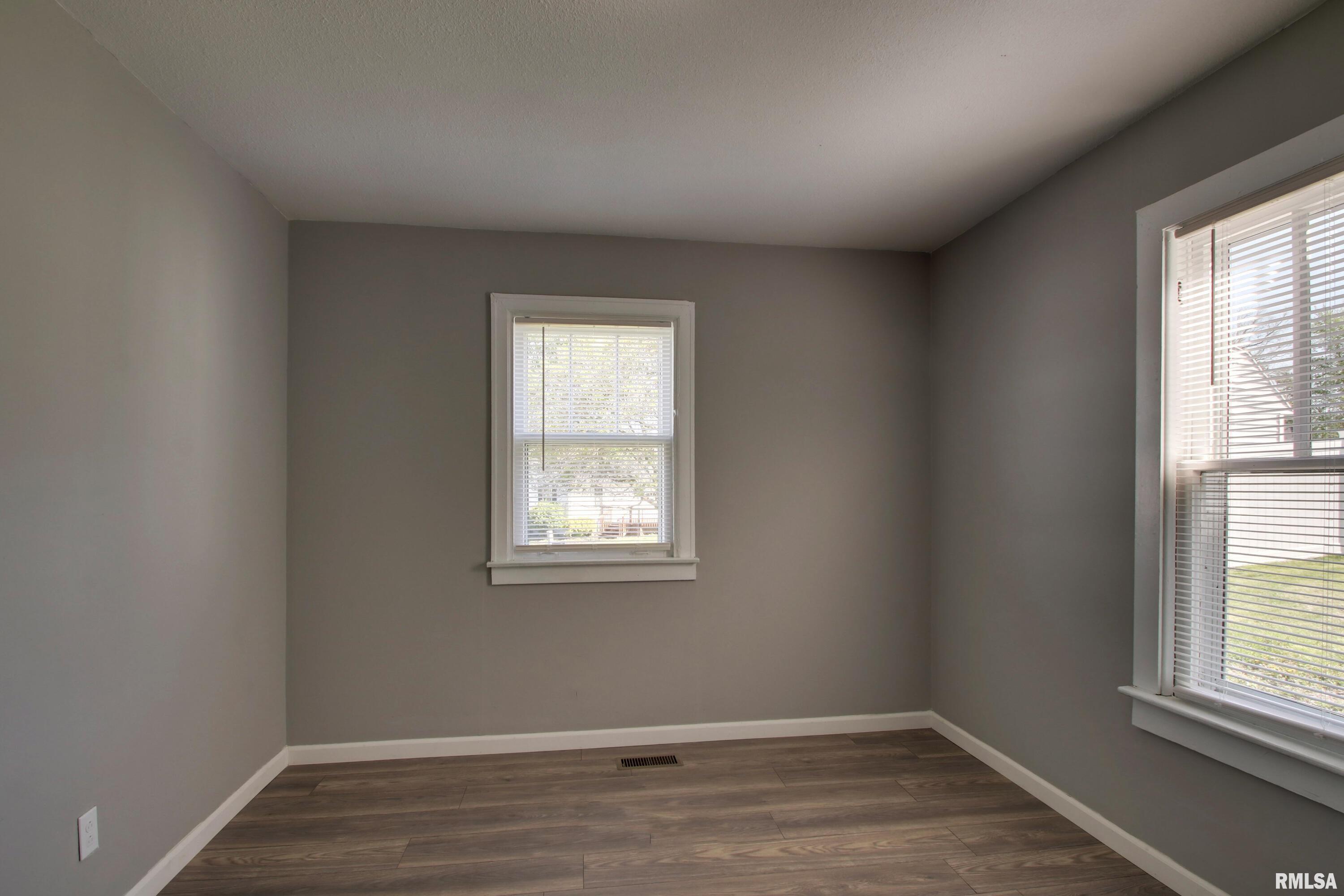 216 Smith Street Ursa, IL 62376 - Photo 9 of 17