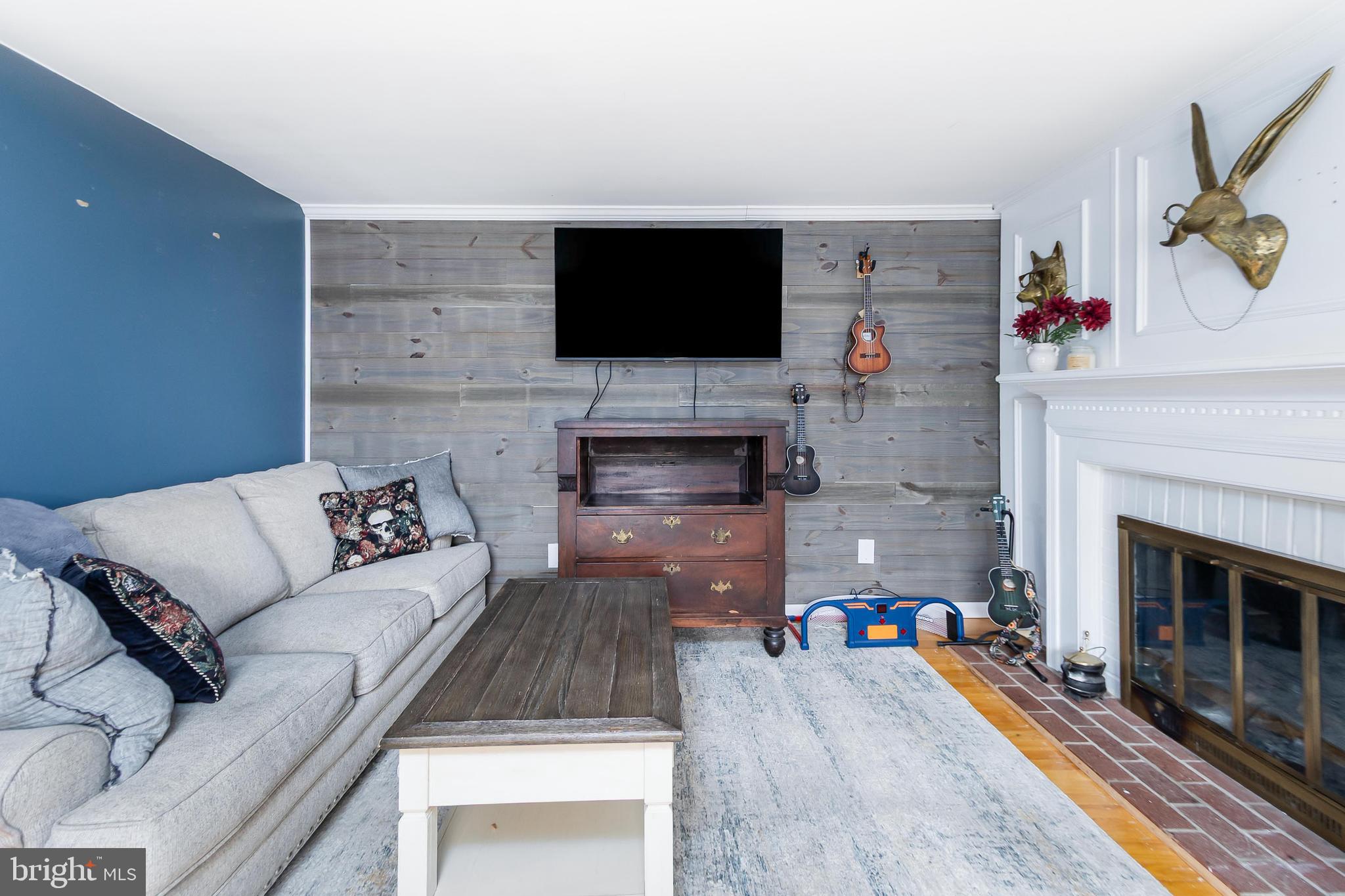 2401 Eastridge Road Lutherville-Timonium, MD 21093 - Photo 5 of 36 Living Room