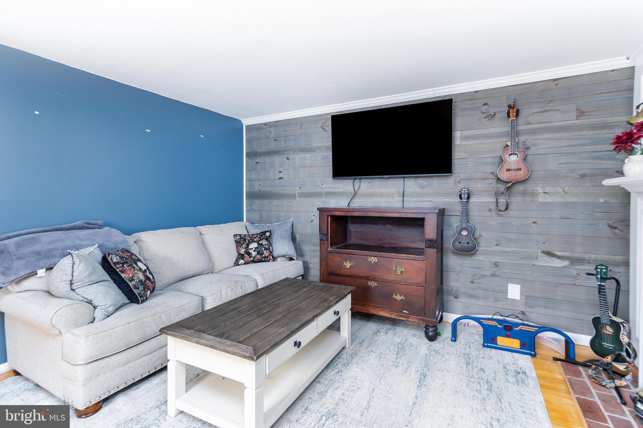 2401 Eastridge Road Lutherville-Timonium, MD 21093 - Photo 7 of 36 Living Room
