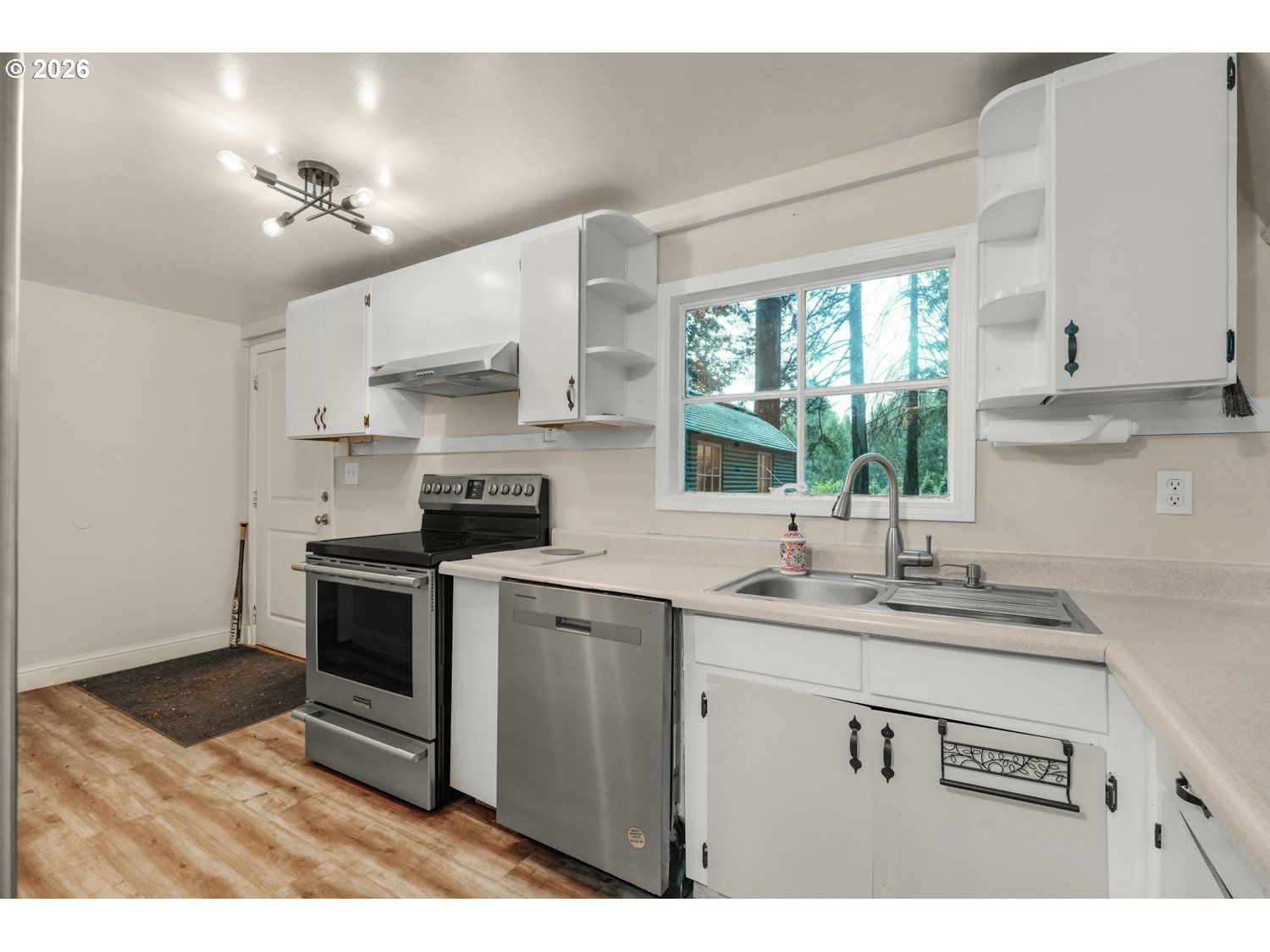21575 Southwest 70th Avenue Tualatin, OR 97062 - Photo 7 of 43