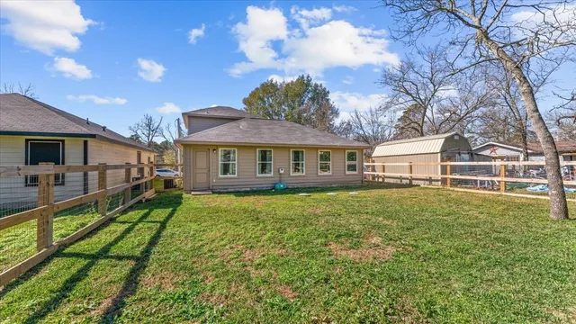 a view of a house with backyard and sitting area