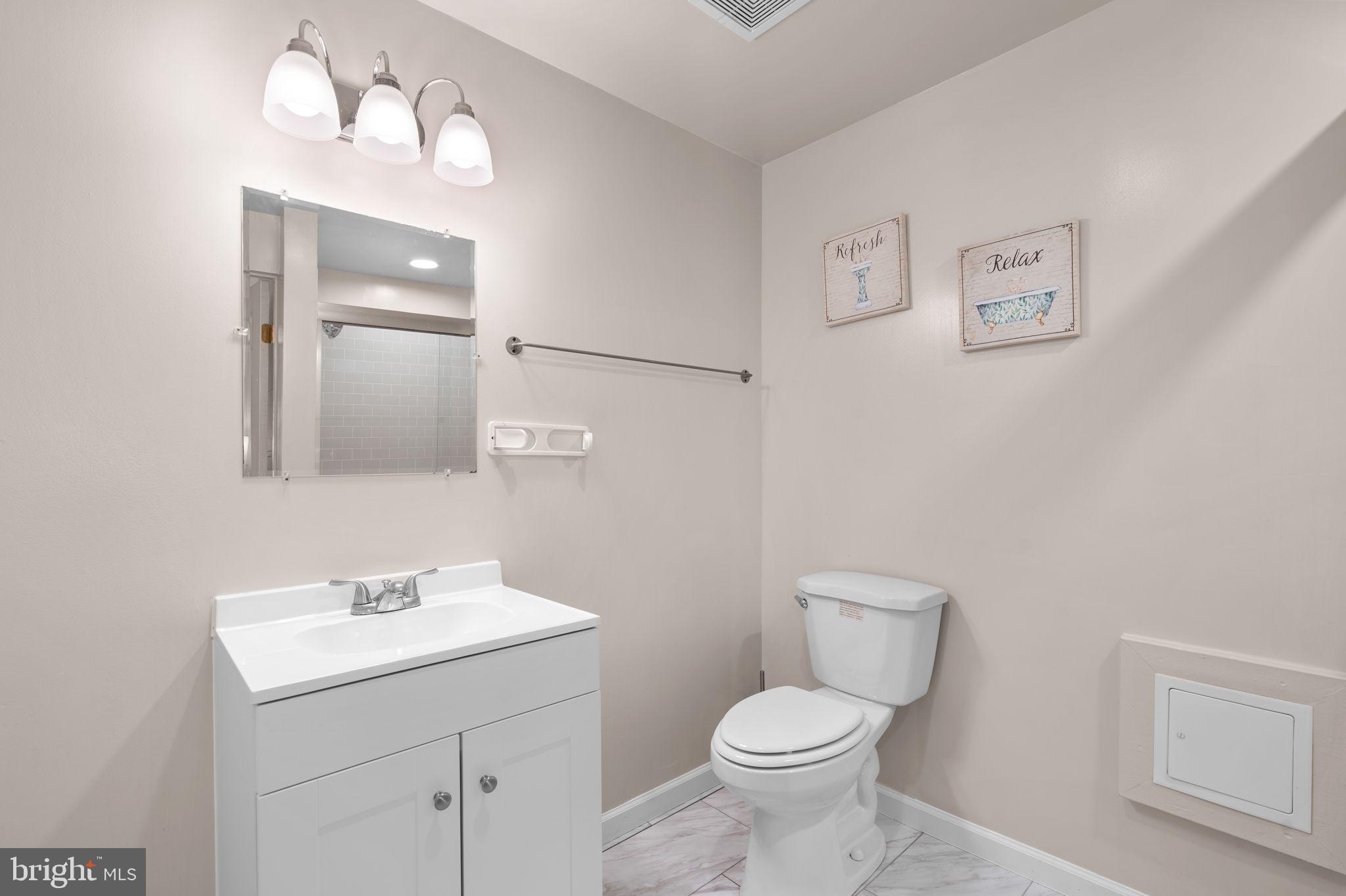 5136 Cranmer Way Capitol Heights, MD 20743 - Photo 27 of 28 a bathroom with a toilet sink and mirror