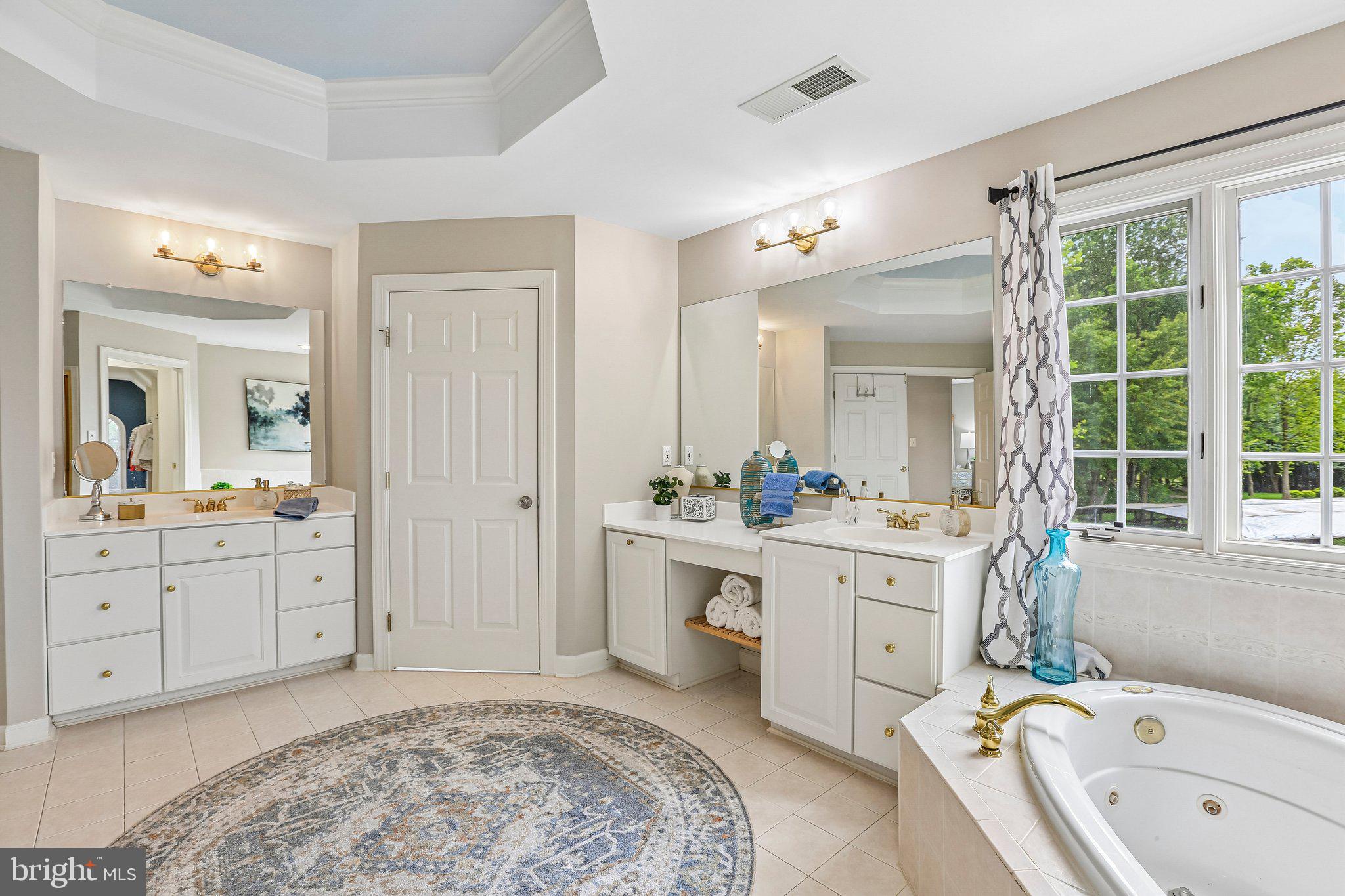 9308 Harrisons Farm Way Gaithersburg, MD 20882 - Photo 37 of 92 Primary bath
