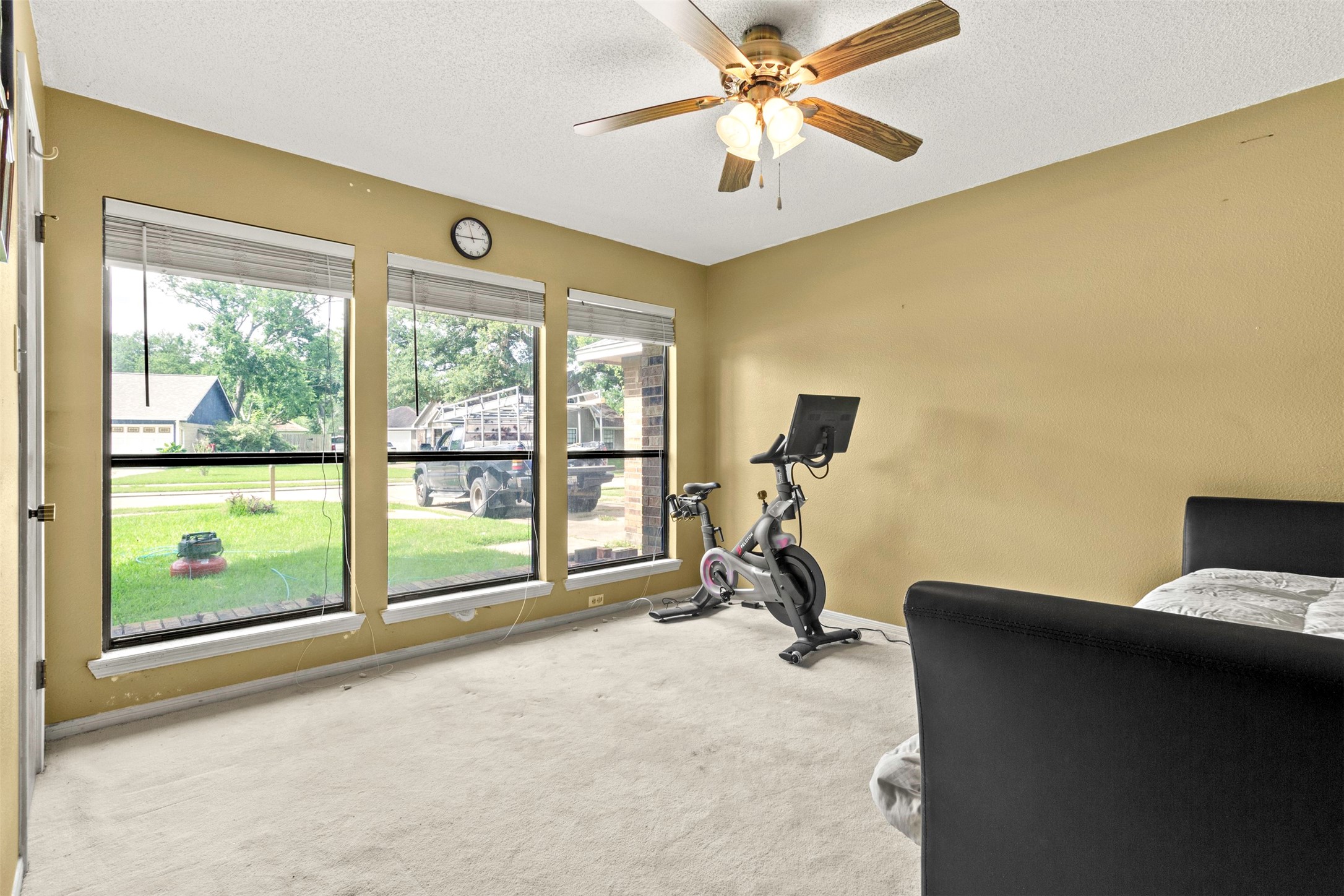 206 Stanford Road Lake Jackson, TX 77566 - Photo 13 of 26 a view of a room with gym equipment