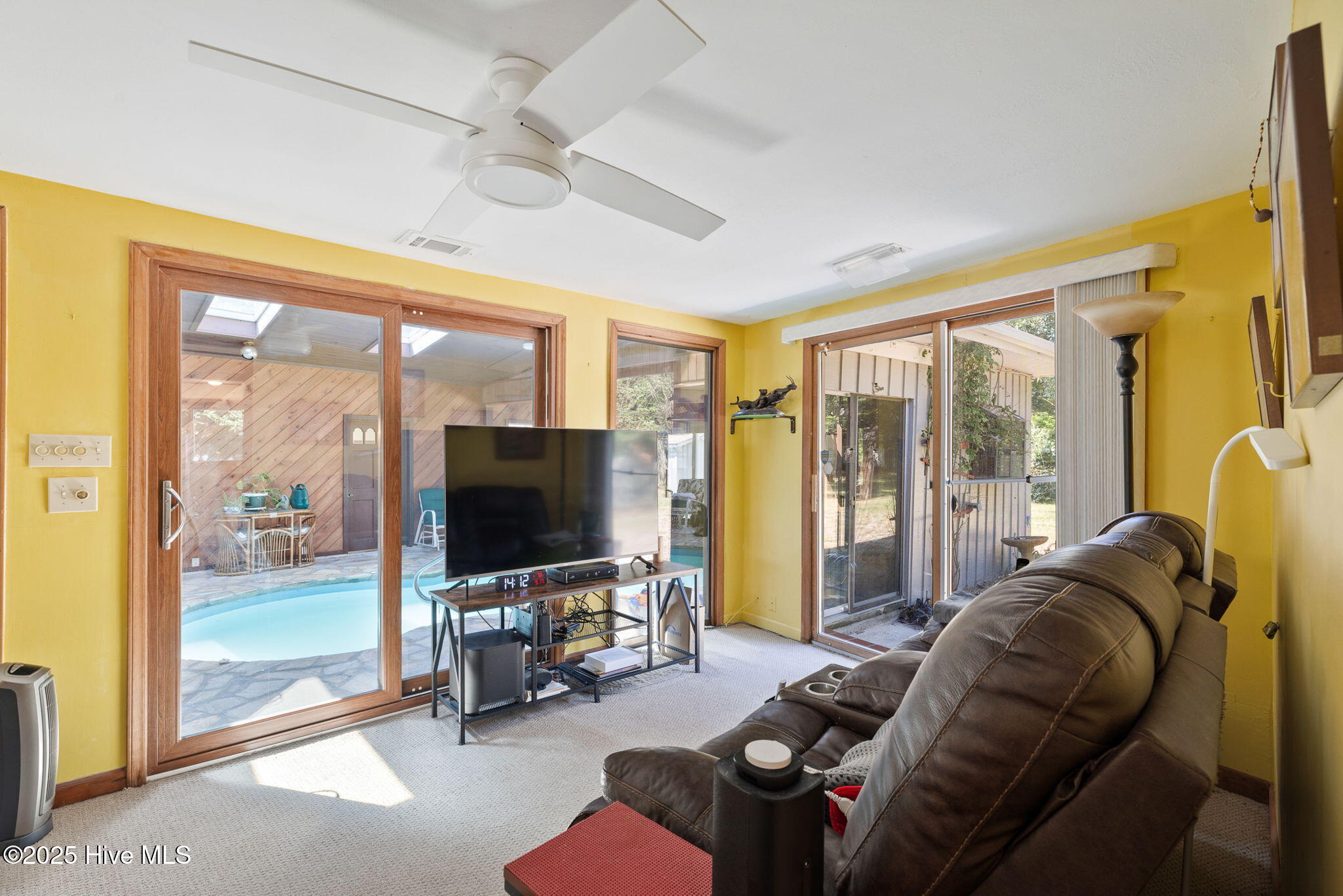 1984 Kings Landing Road Hampstead, NC 28443 - Photo 22 of 71 Sitting Room