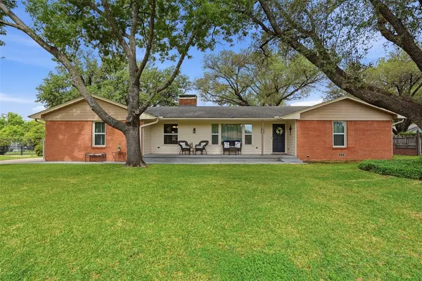 $324,000 | 1216 Hilltop Drive, Cleburne, TX 76033