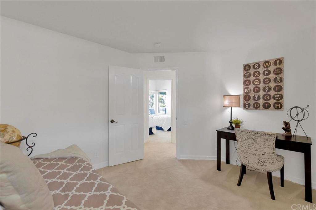 5639 Spinnaker Bay Drive Long Beach, CA 90803 - Photo 19 of 27 a view of a livingroom with furniture and windows