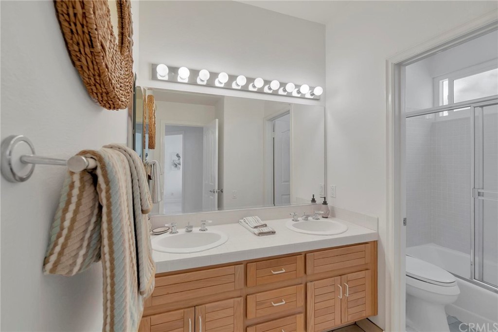 5639 Spinnaker Bay Drive Long Beach, CA 90803 - Photo 22 of 27 a bathroom with a double vanity sink and a mirror
