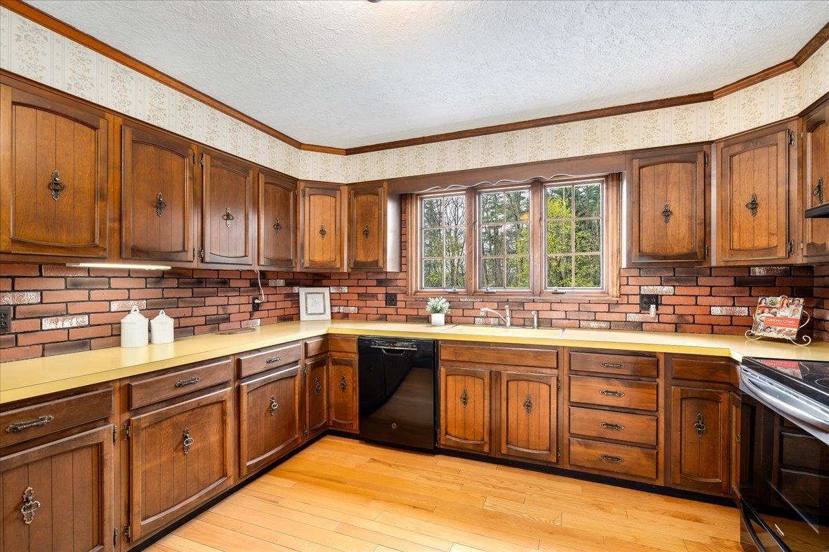 68 Rundlett Hill Road Bedford, NH 03110 - Photo 3 of 38 Gallery Image 3