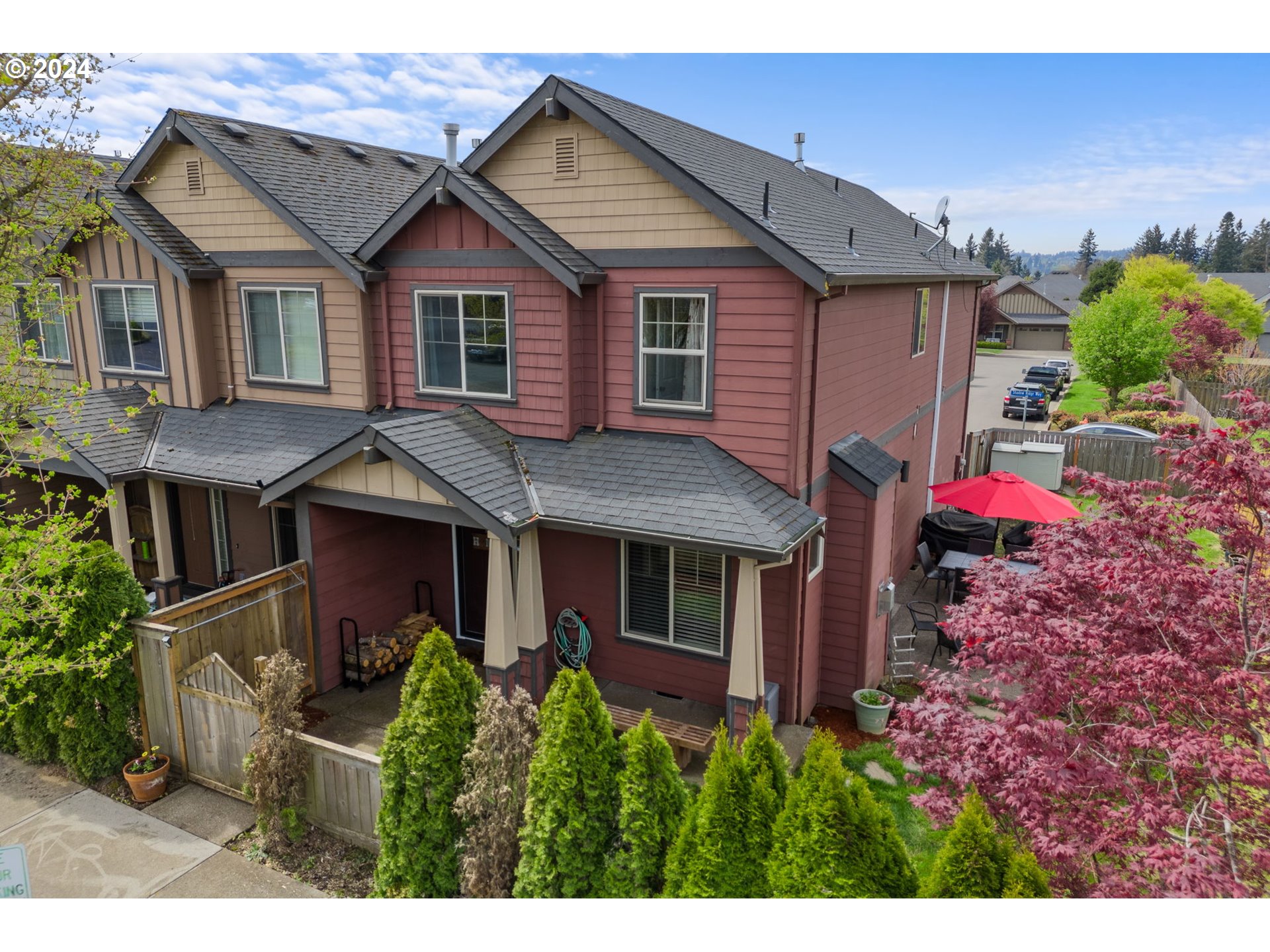 18438 Shadow Ridge Way Oregon City, OR 97045 - Photo 1 of 38 a front view of a house with garden