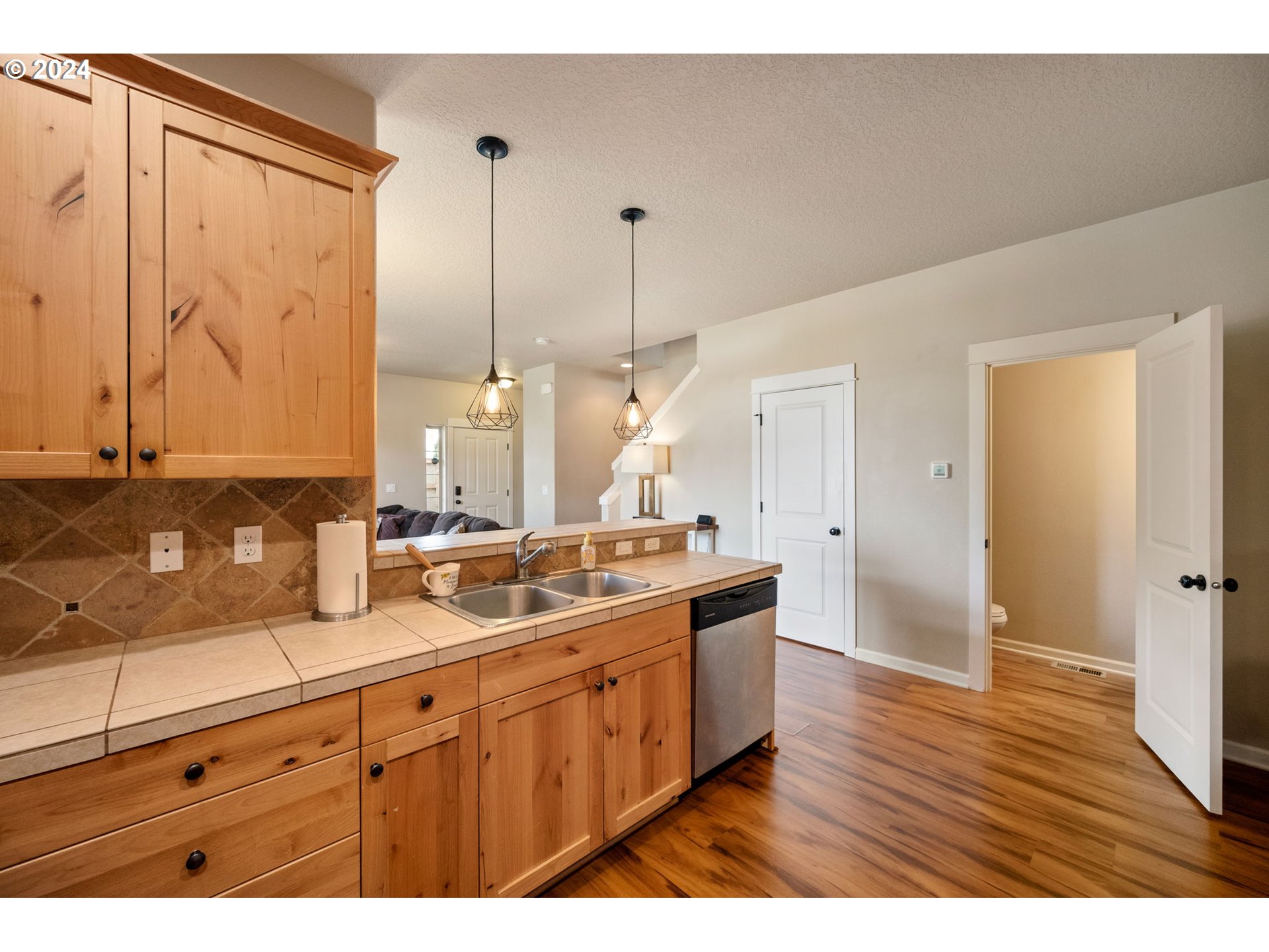 18438 Shadow Ridge Way Oregon City, OR 97045 - Photo 13 of 38 a kitchen with a sink and cabinets