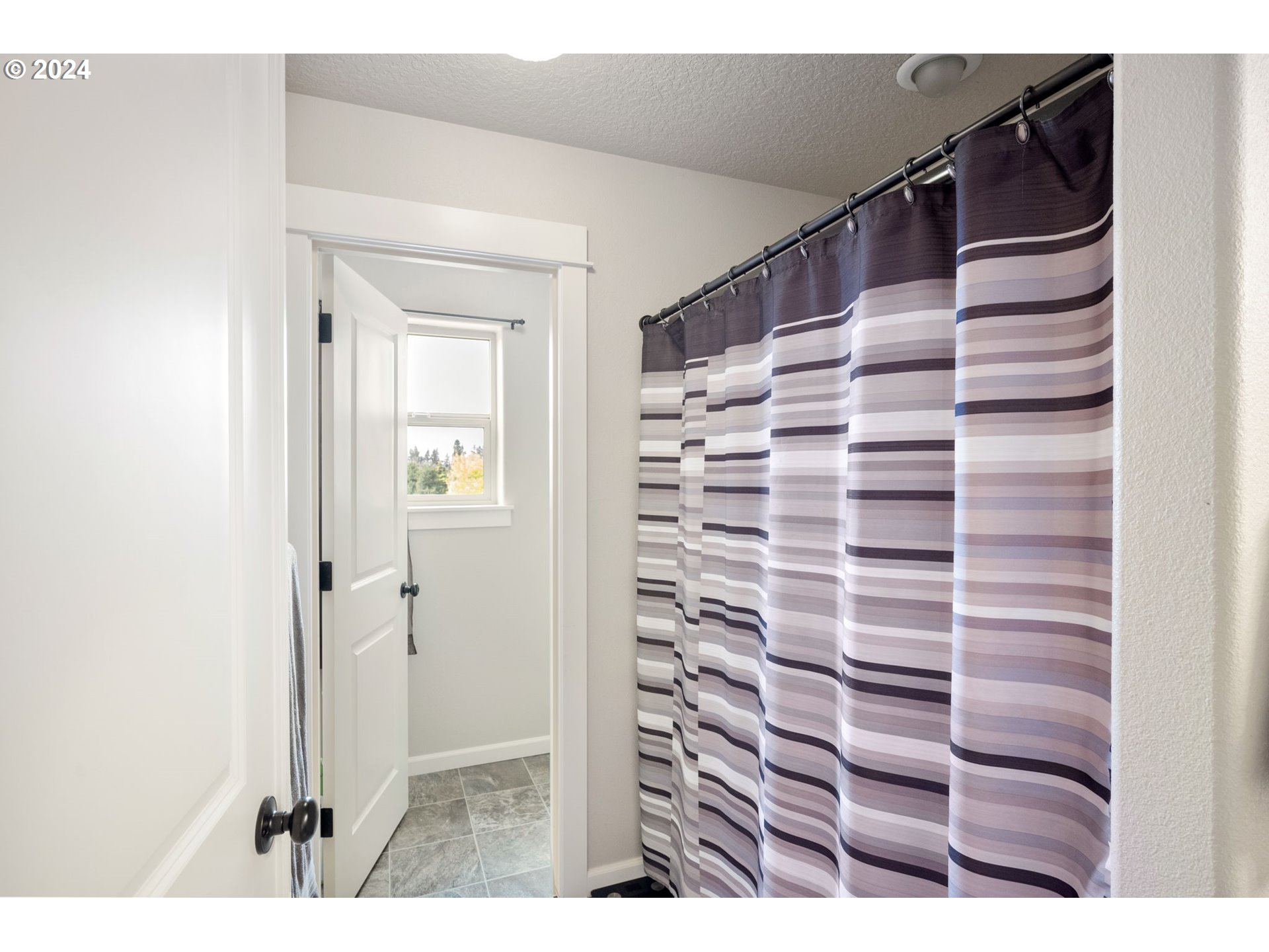 18438 Shadow Ridge Way Oregon City, OR 97045 - Photo 20 of 38 a view of empty room with windows