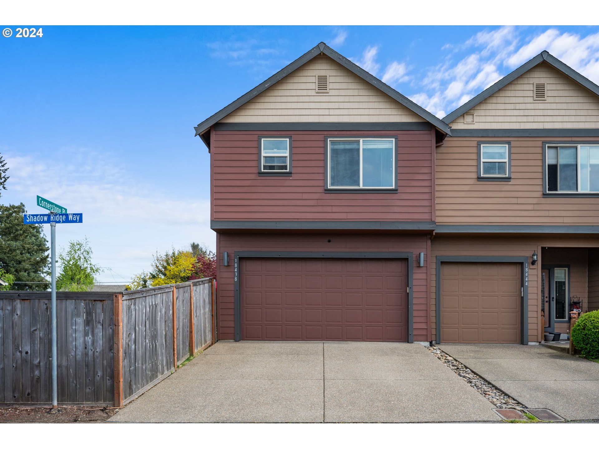 18438 Shadow Ridge Way Oregon City, OR 97045 - Photo 33 of 38 a front view of house with wooden fence
