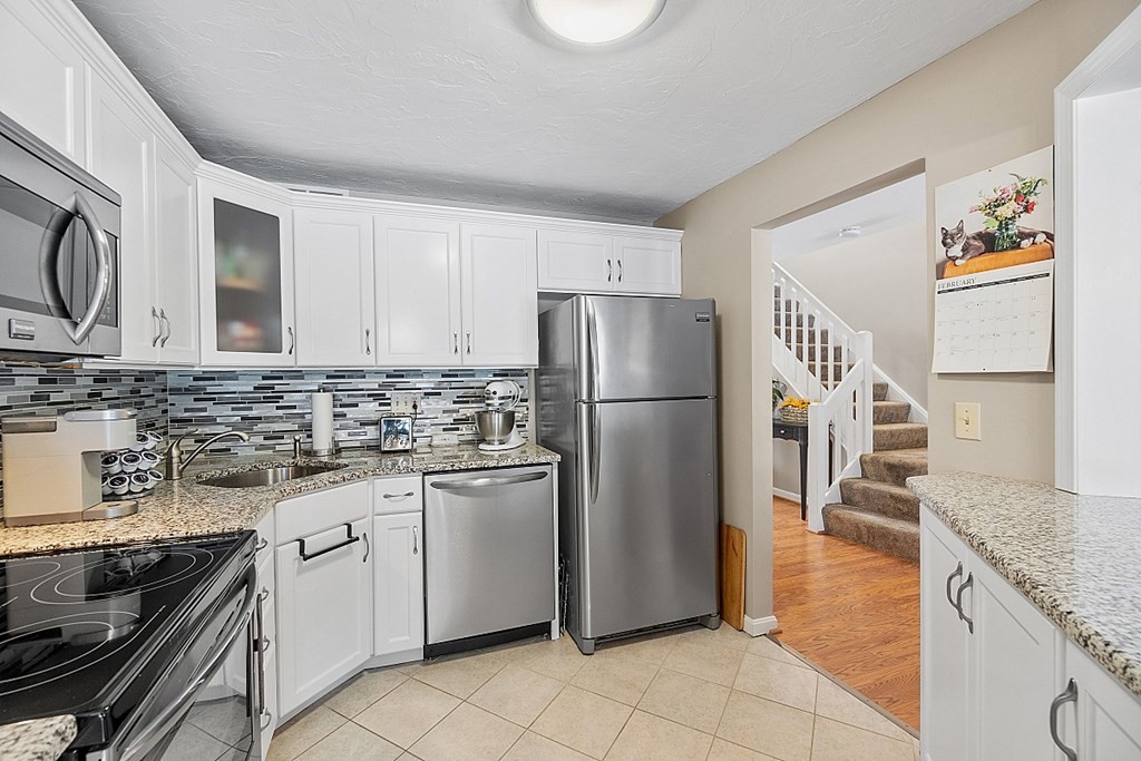 403 Ridgefield Circle, Unit C Clinton, MA 01510 - Photo 2 of 27 Gallery Image 2