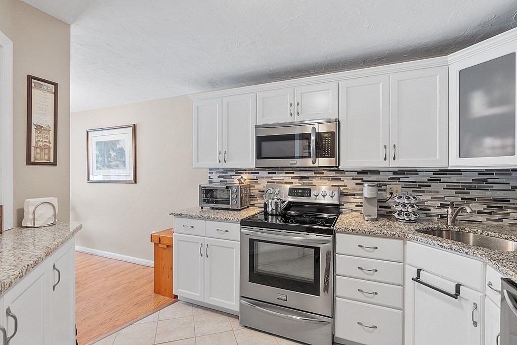 403 Ridgefield Circle, Unit C Clinton, MA 01510 - Photo 4 of 27 Gallery Image 4
