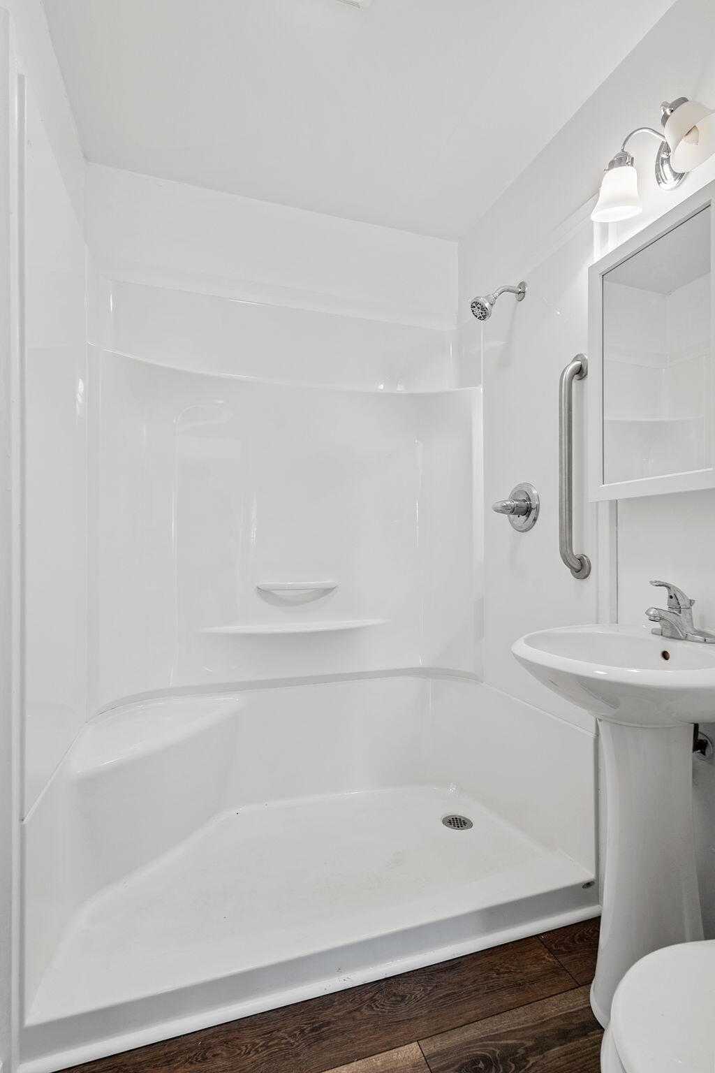 522 West Parks Drive Rensselaer, IN 47978 - Photo 15 of 29 a bathroom with a bathtub and a sink