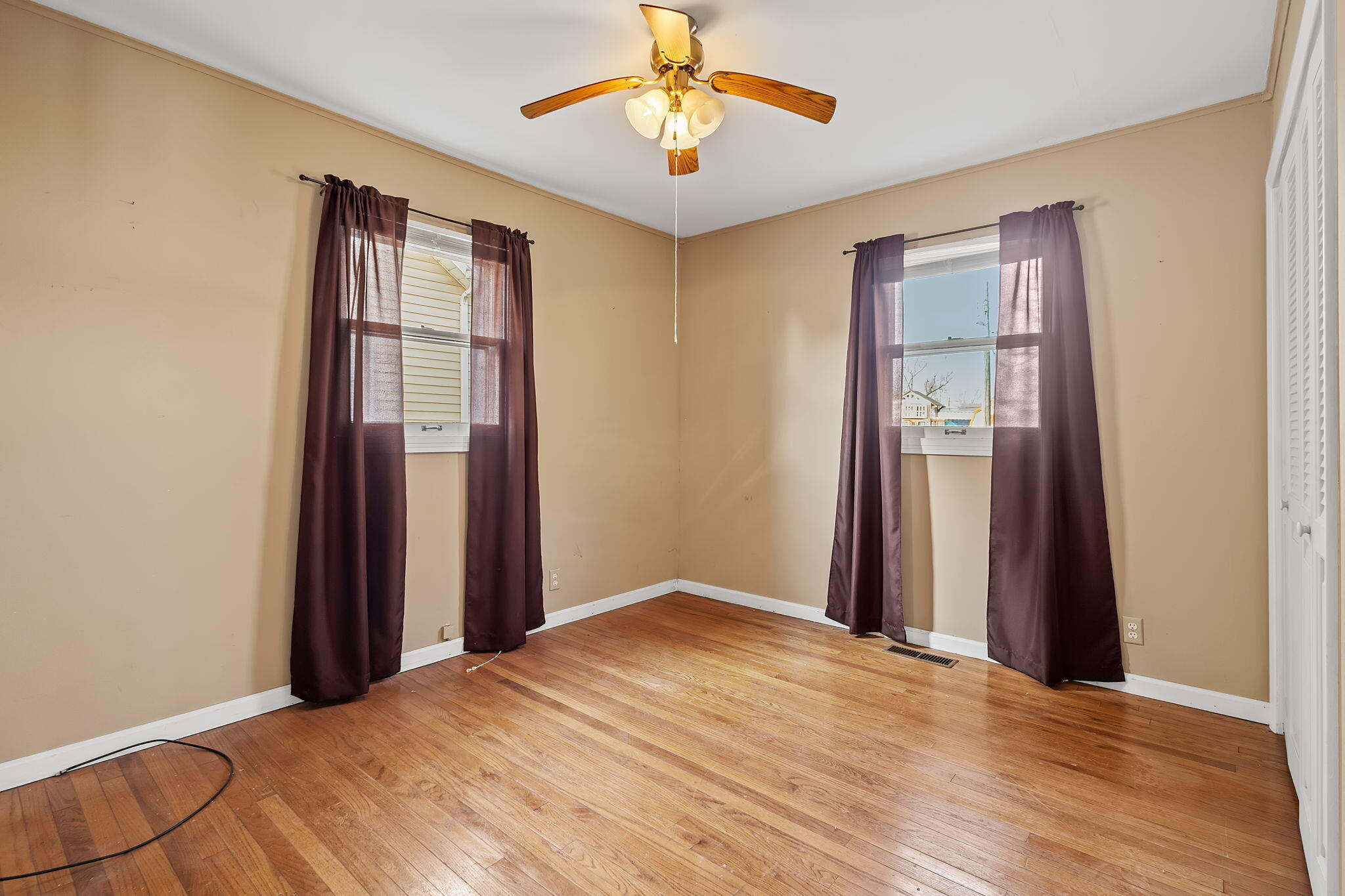 522 West Parks Drive Rensselaer, IN 47978 - Photo 20 of 29 an empty room with closet and a chandelier fan