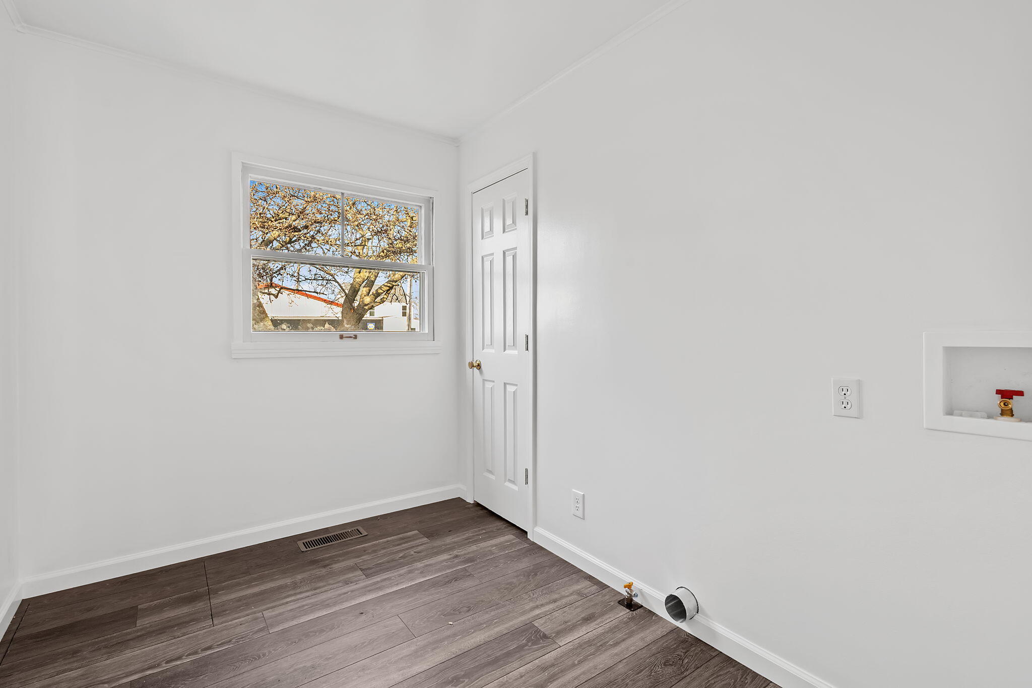 522 West Parks Drive Rensselaer, IN 47978 - Photo 23 of 29 a view of an empty room with wooden floor and a window