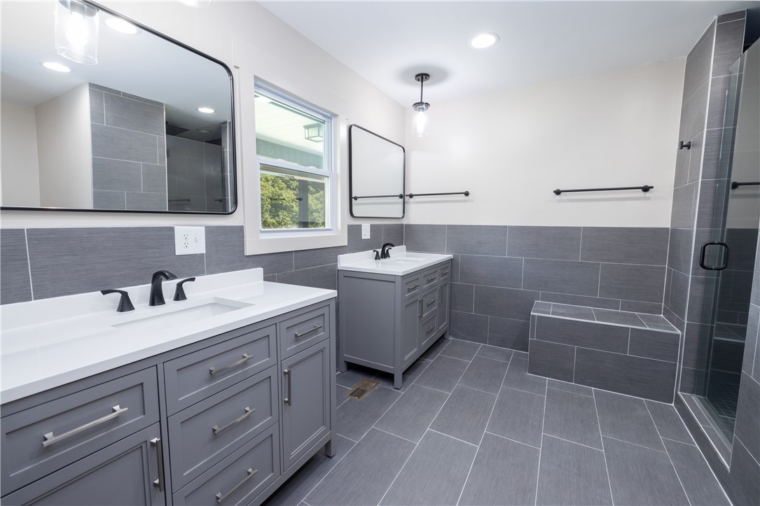 104 Coolview Drive Seneca, SC 29672 - Photo 24 of 50 Main bath