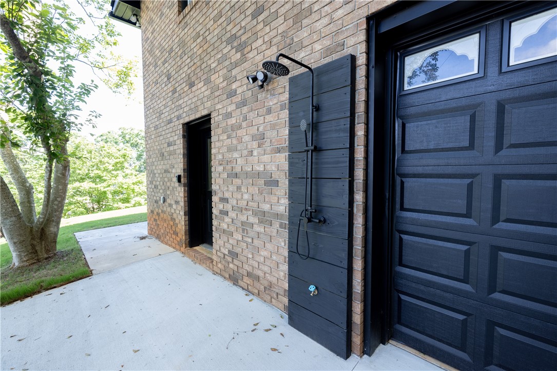 104 Coolview Drive Seneca, SC 29672 - Photo 38 of 50 Outdoor shower