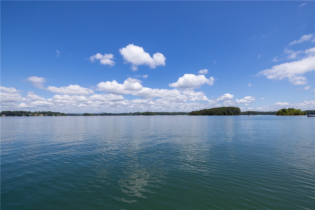 104 Coolview Drive Seneca, SC 29672 - Photo 43 of 50 Big water