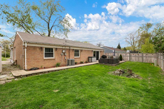 172 Oxford Road Bolingbrook, IL 60440 - Photo 23 of 27 a front view of a house with a garden and yard