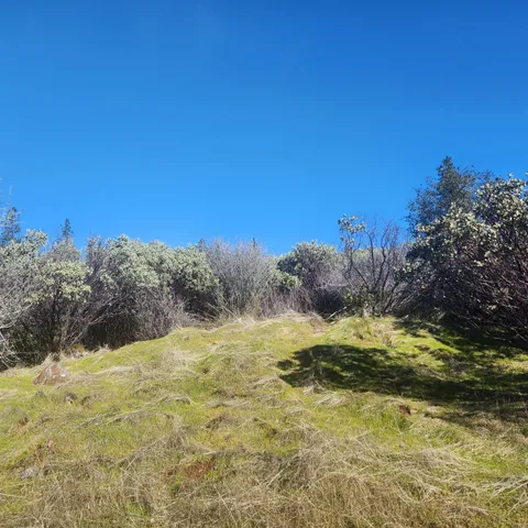 a view of ocean with large house