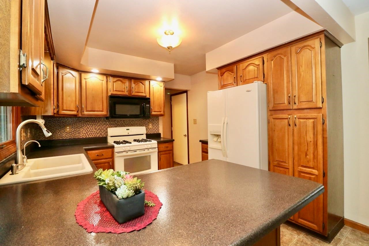 2473 Radford Road Dubuque, IA 52002 - Photo 8 of 45 Gallery Image 8