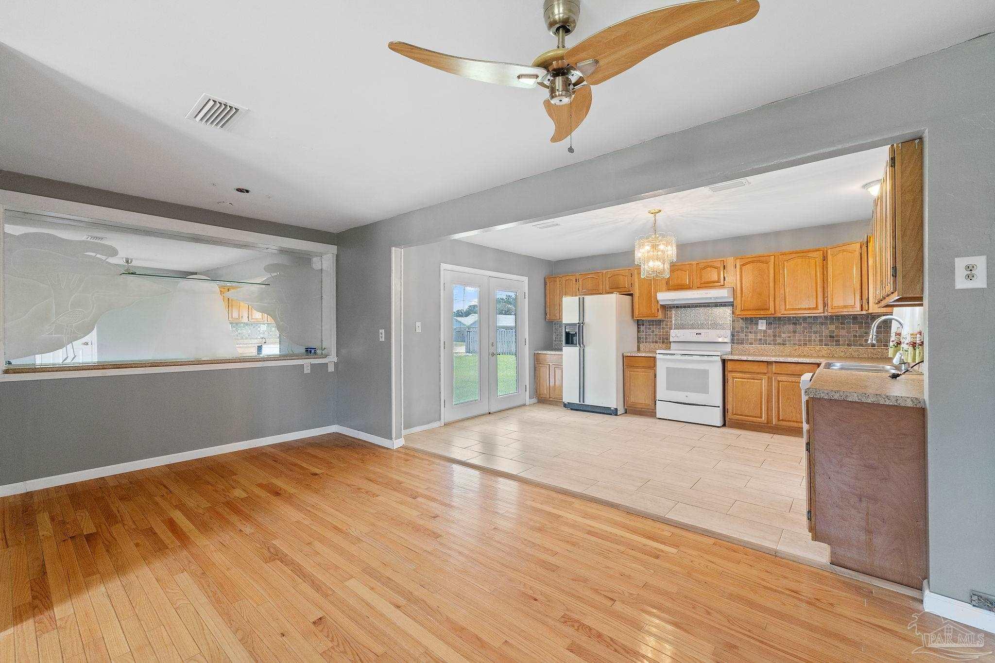 5200 Crowson Road Pensacola, FL 32526 - Photo 13 of 30