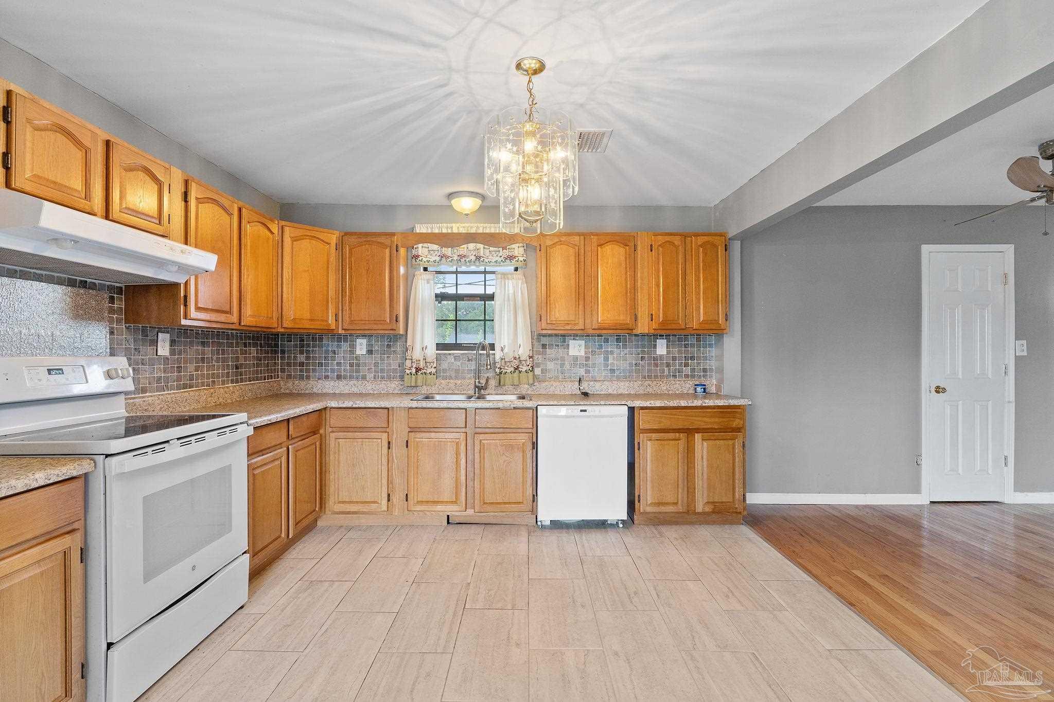 5200 Crowson Road Pensacola, FL 32526 - Photo 16 of 30