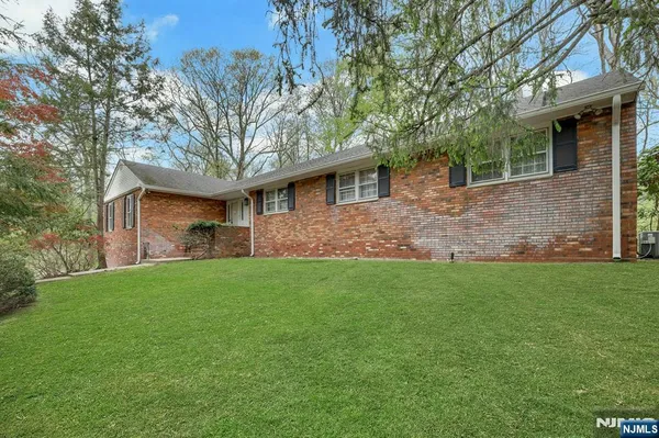 $1,149,000 | 1138 High Mountain Road, Franklin Lakes, NJ 07417
