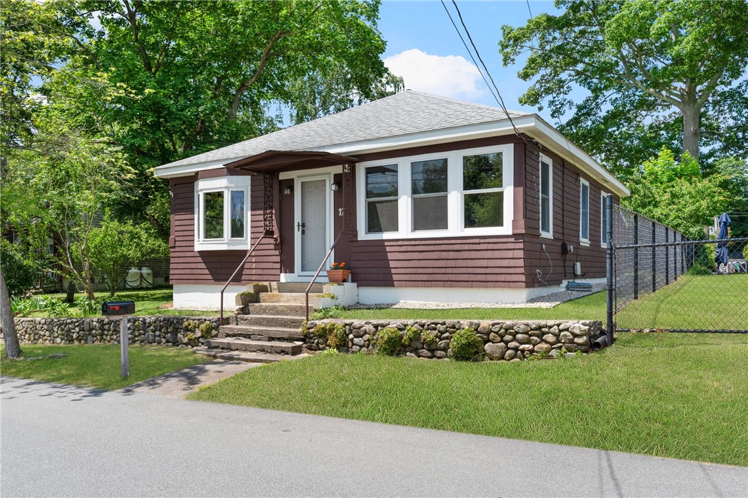 17 Spring Avenue Barrington, RI 02806 - Photo 2 of 38