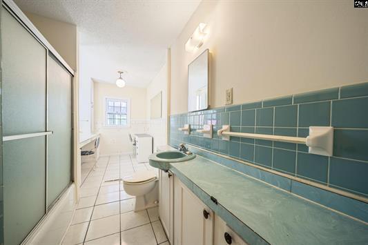 992 Dickinson Street Bamberg, SC 29003 - Photo 25 of 29 992 Dickinson hall bathroom